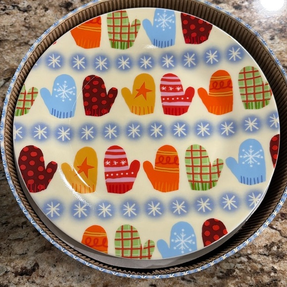 Boston Warehouse Dessert Plate Set Colorful Winter Mittens - Picture 1 of 4